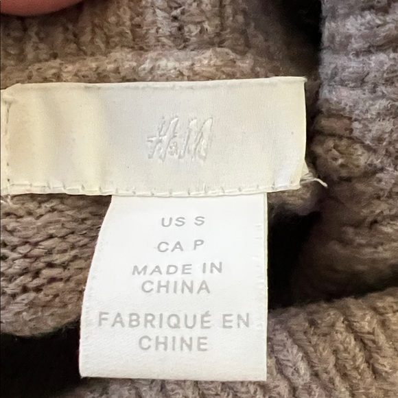 H&M brown turtleneck sweater - Picture 2 of 3